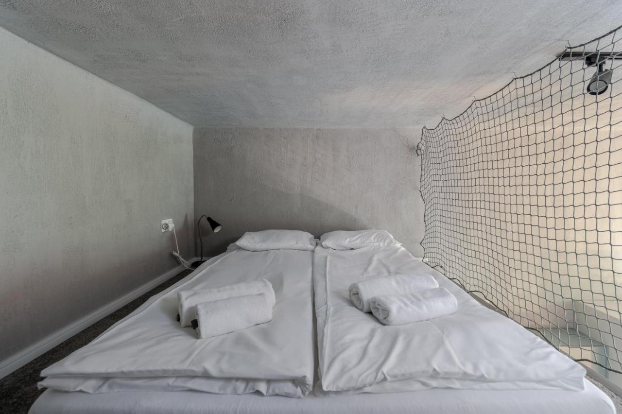 Parkside Fresh Apartments - Old Town Guesthouse - By Upstairs Krasków Exterior foto